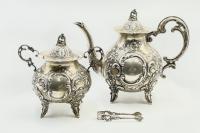 Чайный/кофейный набор: чайник, сахарница, щипчики для сахара в стиле неорококо с растительным декором. Германия, рубеж 19 - 20 вв. Серебро 800 пробы.