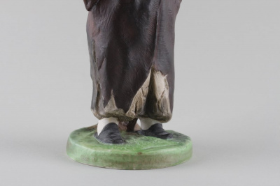 Статуэтка "Плюшкин".Россия, фарфоровый завод Ф. Гарднера, 1870 – 1880-е гг. Бисквит, роспись.