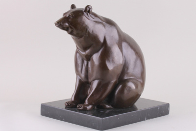 Скульптура в стиле Ар Деко "Медведь". Франция, Париж, F. Pompon, 1920-1930-е гг. Бронза, литье, патина. Камень, полировка.
