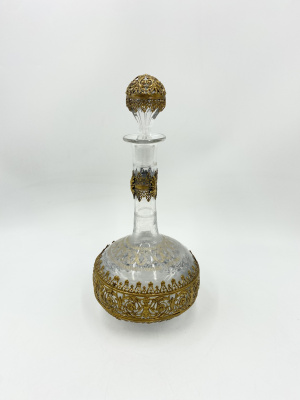 Графин в позолоченной оправе.  Австрия, 1870-е годы.  Стекло прозрачное, гравировка, роспись золотом, латунь, золочение.