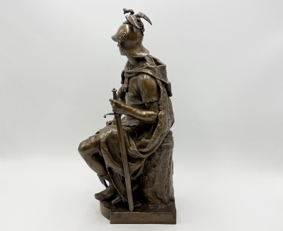 Скульптура «Воинская доблесть».  Франция, Париж, 1870-1890-е гг, автор модели Анри-Альфред-Огюст Дюбуа (Henri Alfred Auguste Dubois) — французский скульптор и медальер, бронзолитейная фабрика Ф. Барбедьенна.