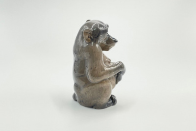 Статуэтка «Обезьяна». Дания, Королевская мануфактура, 1920-1950-е гг. Фарфор, роспись.