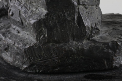 Скульптура "Кузнец". Хорватия, Загреб, Ваня Радау (Vanja Radaus), сер. 20 в. Бронза, дерево.