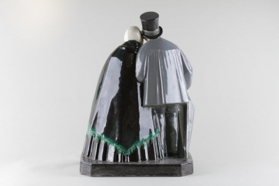 Статуэтка "Золотая свадьба" в стиле Ар Деко.Франция, 1920-1930-е гг., автор модели Andre-Vincent Becquerel (1893 ~ 1981 гг.).Фабрика-изготовитель Etling. Фаянс, роспись.