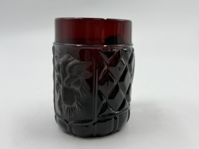 Кружка с маскароном козла.  Португалия, 1920-1940-е гг.   Аметистовое прессованное стекло. 