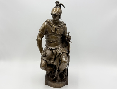 Скульптура «Воинская доблесть».  Франция, Париж, 1870-1890-е гг, автор модели Анри-Альфред-Огюст Дюбуа (Henri Alfred Auguste Dubois) — французский скульптор и медальер, бронзолитейная фабрика Ф. Барбедьенна.