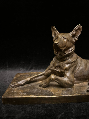 Скульптура «Лежащая собака».  Франция, автор модели Charles Paillet (1871-1937), 1900-е гг. Бронза, литье, патинирование.