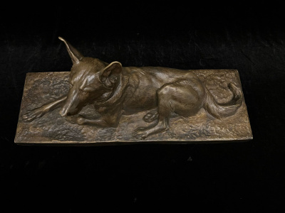 Скульптура «Лежащая собака».  Франция, автор модели Charles Paillet (1871-1937), 1900-е гг. Бронза, литье, патинирование.