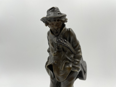 Скульптура «Музыкант».  Бельгия, автор оригинальной модели Clément Rousseau (1872 - 1950), 1900-е гг.  Бронза, литье, полихромное патинирование.