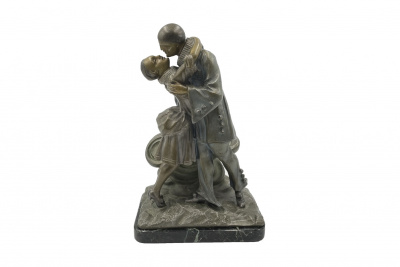 Скульптура «Пьеро и Коломбина» в стиле Ар Деко.  Франция, Париж, 1920-1930-е гг, автор оригинальной модели Jacques Limousin.  Шпиатр, литье, полихромное патинирование. Мрамор.