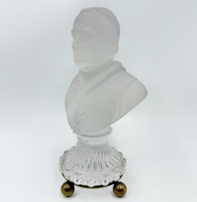 Скульптура "Папа Римский Пий IX".  Франция, фирма Baccarat, конец 19 века. Стекло.