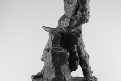 Скульптура "Кузнец". Хорватия, Загреб, Ваня Радау (Vanja Radaus), сер. 20 в. Бронза, дерево.