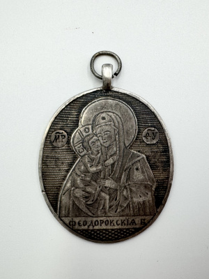 Медальон с изображением Дмитрия Солунского и Феодоровской Божией Матери.  Покровитель военных.  Россия, Москва, 1 треть 19 века.  Серебро 84 пробы, гравировка, чернь.