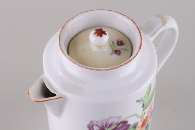 Молочник из сервиза с цветочным декором 