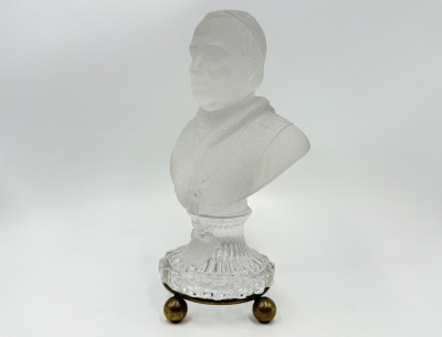 Скульптура "Папа Римский Пий IX".  Франция, фирма Baccarat, конец 19 века. Стекло.