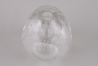 Яйцо пасхальное фигурное с символами Пасхи.