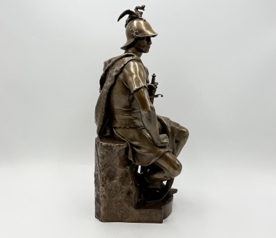 Скульптура «Воинская доблесть».  Франция, Париж, 1870-1890-е гг, автор модели Анри-Альфред-Огюст Дюбуа (Henri Alfred Auguste Dubois) — французский скульптор и медальер, бронзолитейная фабрика Ф. Барбедьенна.
