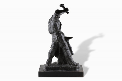 Скульптура "Кузнец". Хорватия, Загреб, Ваня Радау (Vanja Radaus), сер. 20 в. Бронза, дерево.