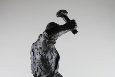 Скульптура "Кузнец". Хорватия, Загреб, Ваня Радау (Vanja Radaus), сер. 20 в. Бронза, дерево.