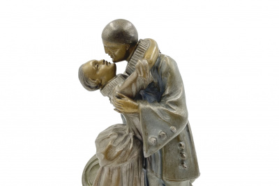 Скульптура «Пьеро и Коломбина» в стиле Ар Деко.  Франция, Париж, 1920-1930-е гг, автор оригинальной модели Jacques Limousin.  Шпиатр, литье, полихромное патинирование. Мрамор.