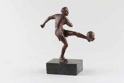 Скульптура "Футболист". Франция, Париж, 1920-1930-е гг. Бронза, мрамор.