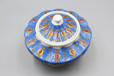 Сахарница с цветочной росписью. Россия, фабрика Сафронова, 1820-1840-е гг. Фарфор, роспись.