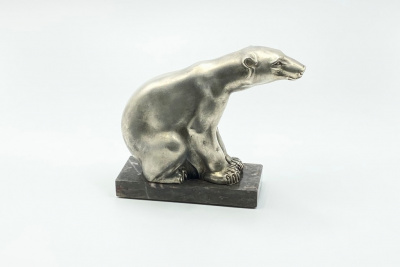 Скульптура «Полярный белый медведь». Франция, M. Font, 1920-1930-е гг. Шпиатр, камень.
