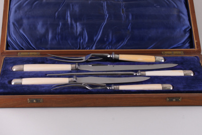 Набор для мяса в родной коробке. Англия, Шеффилд, 1900 год. Серебро 925 пробы. Сталь. Кость.