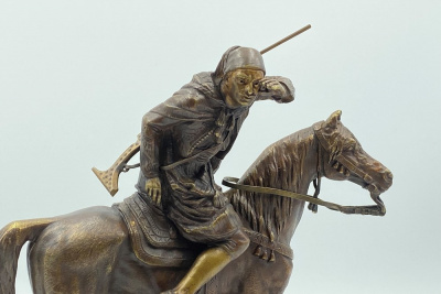 Скульптура «Охотник с собаками». Франция, Париж, A. Dubucand, конец 19 века. Бронза, литьё, полихромная патина.