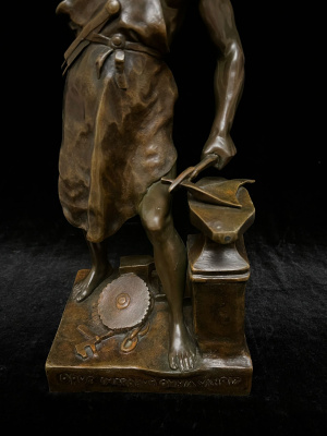 Скульптура «Кузнец» Франция, конец 19 века, автор Emile Louis Picault (1833-1915).